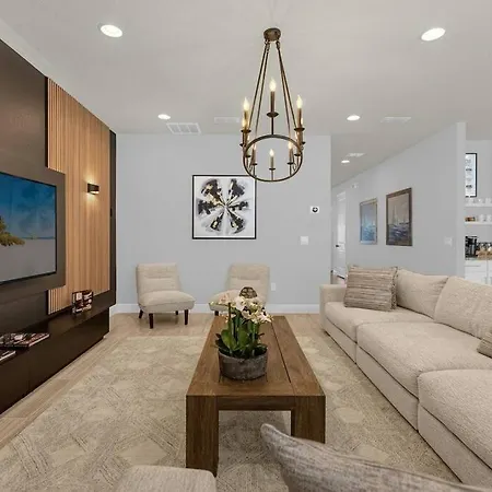 Modern Luxury W/ 12 Ensuite Bds Pool&Spa Theater